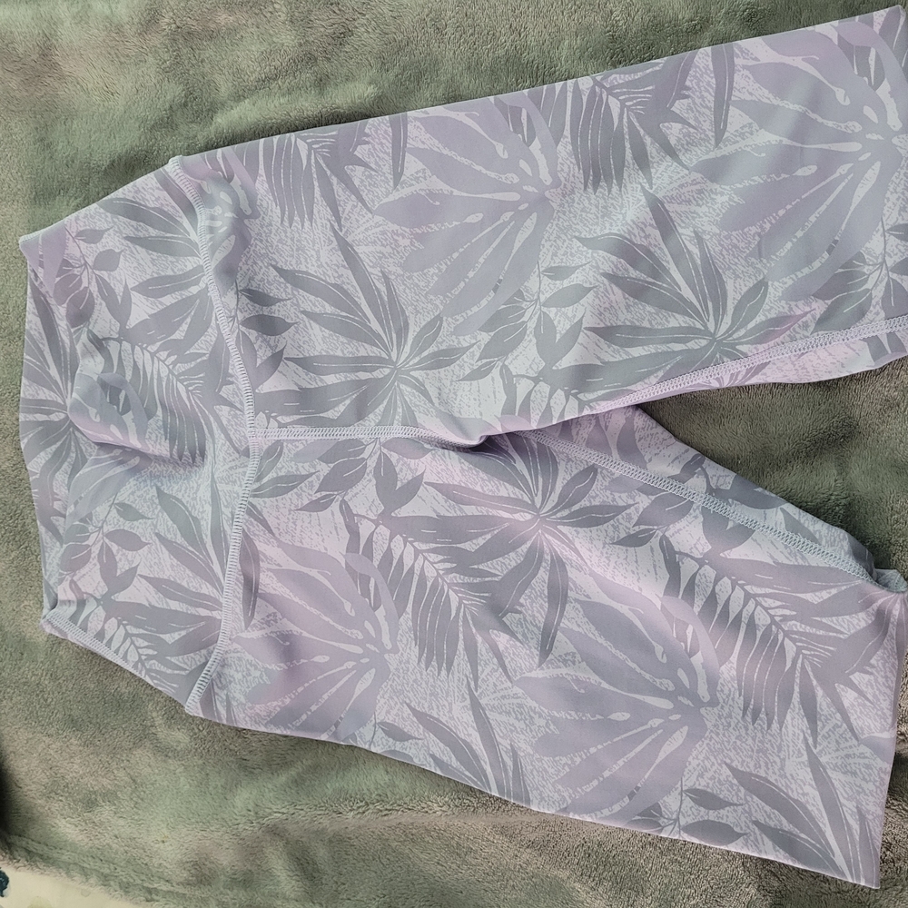 Ptula Lavender Leaf Print Leggings